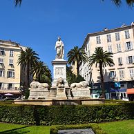 Comparez les vols pour Ajaccio avec algofly.fr et découvrez le sud de la Corse, terre natale de Napoléon.