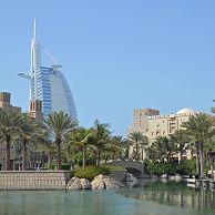 Comparez les vols pour Dubaï avec algofly.fr et découvrez le Burj-al-Arab.