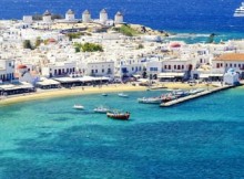 Ou partir en grèce en septembre? Eau turquoise à Mykonos, île des Cyclades...