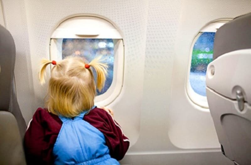 Voyager en avion avec enfants ou bébé - ALGOFLY