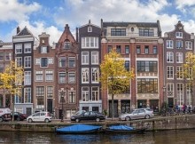 Vue des canaux d'Amsterdam lors d'un enterrement de vie de garçon