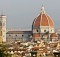 Vue sur le Duomo où la Cathédrale Santa Maria Del Fiore et son campanile lors d'une visite à Florence