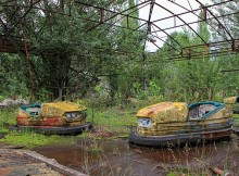 Parc d'attraction près de la centrale Tchernobyl en Ukraine. Tendance du tourisme noir