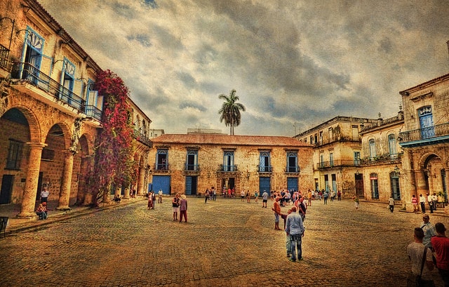 Architecture typique de la Plaza Vieja à La Havane