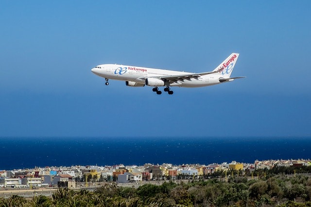 Avion de la compagnie Air Europa qui mettra en place prochainement des vols sans bagage en soute