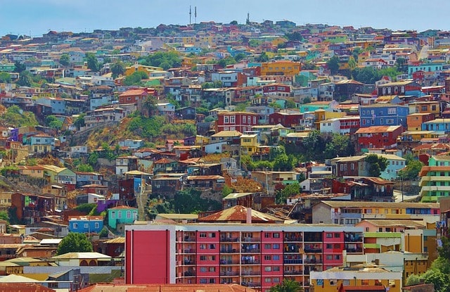 Vue d'une des nombreuses collines de la ville de Valparaiso