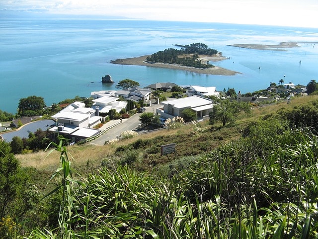 Baie Tasman près de la ville de Nelson. Représentant Fondcombe