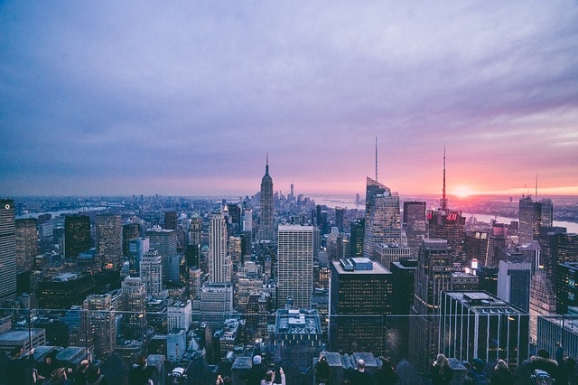 Panorama depuis l'Empire State Building de la ville de New York lors d'une visite