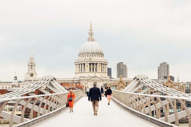 Le Pont du Millenium dans Londres, utilisé dans la scène d'ouverture du sixième opus de la saga Harry Potter