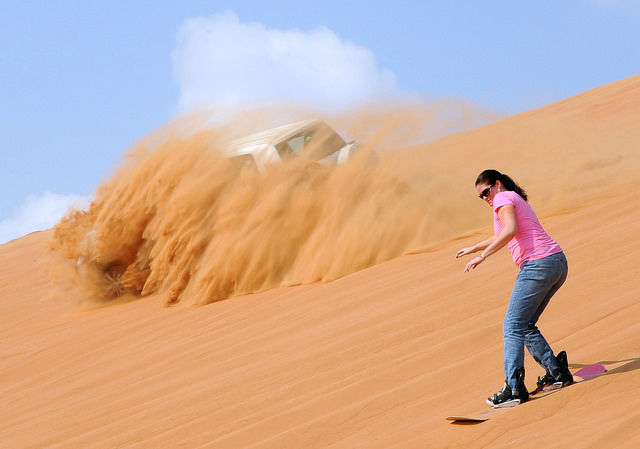 Activités dunes dans le désert de Dubaï par Algofly.