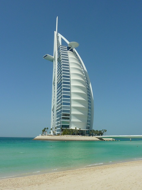 Tour Burj Al Arab de Dubaï sur son île artificielle