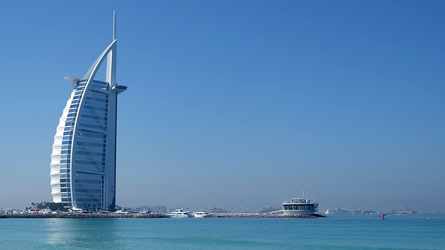 La tour Burj Al Arab à Dubaï.