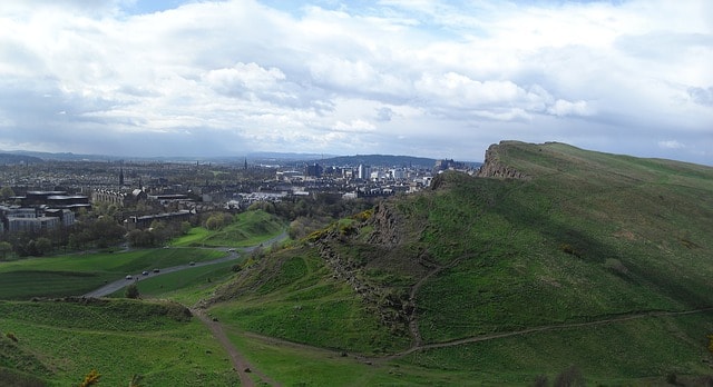 Arthur's seat ou le siège d'Arthur avec vue sur Edimbourg.