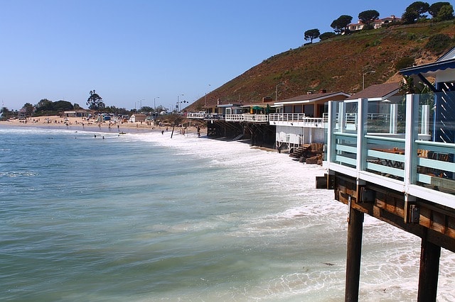 Une belle plage avec ponton à Los Angeles.