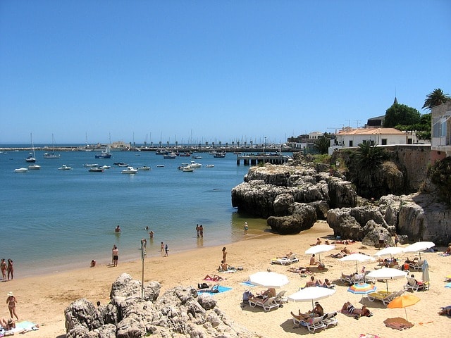 La belle plage de Cascais pour faire trempette pendant son weekend à Lisbonne.