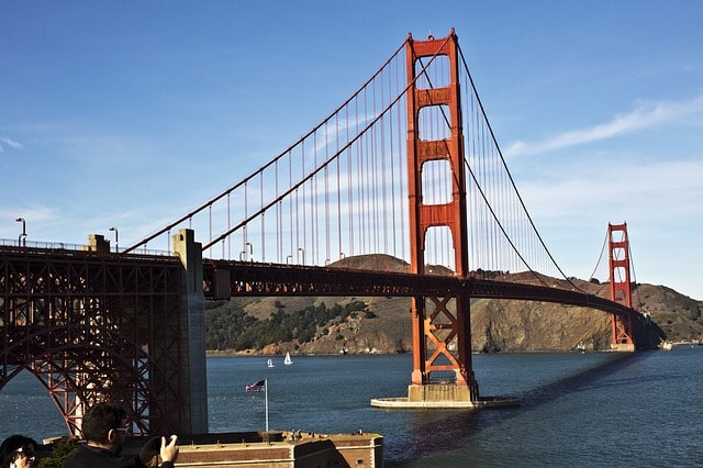 Visitez le pont Golden Gate Bridge, emblème de San Francisco.