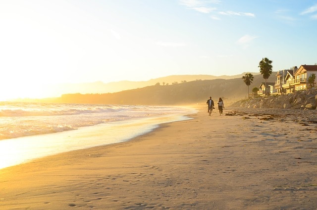 Une plage agréable pour profiter des vacances à Los Angeles.