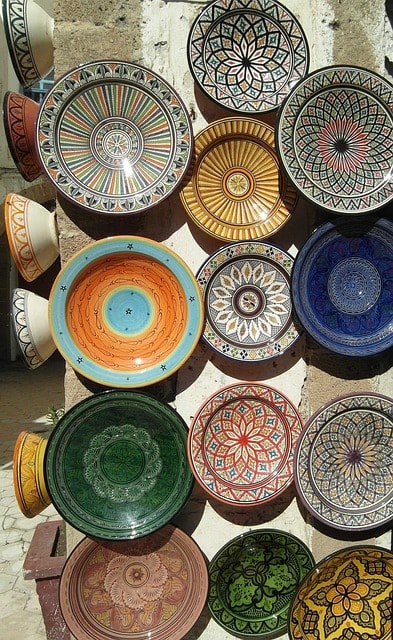 Exemples de poteries et céramiques exposées dans les musées.