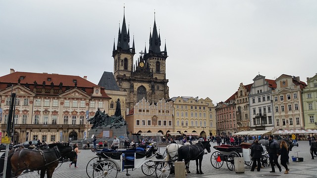La très animée place de la Vieille Ville, incontournable à Prague.
