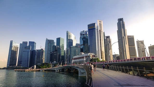 Le skyline, quartier d'affaire et ses buildings à Singapour.