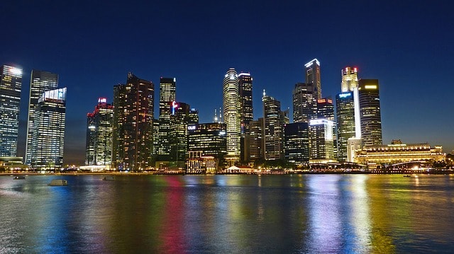 Le Skyline, une succession de gratte-ciel modernes à Singapour.
