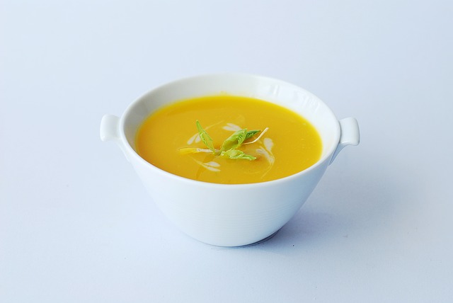 Soupe ou potage comme entrée chaude.