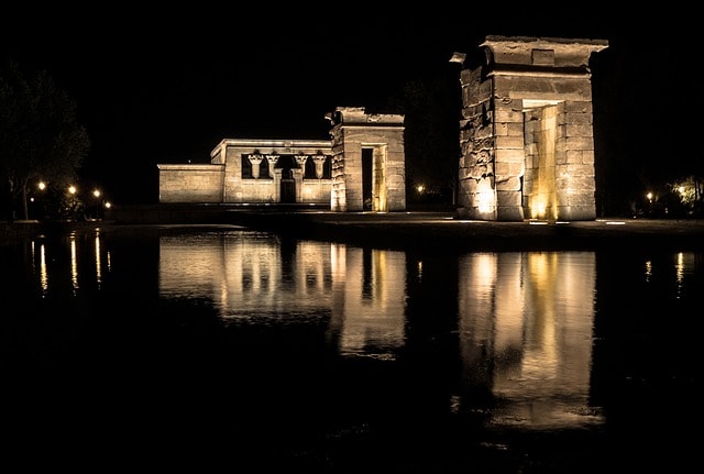 Un temple égyptien installé sur les hauteurs de Madrid.