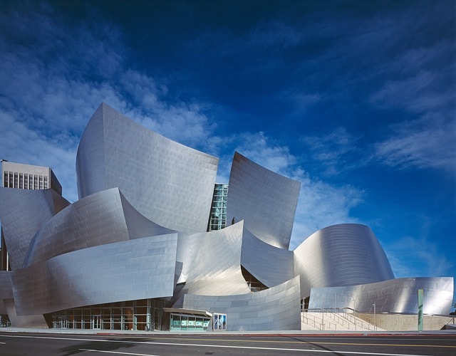 Spectaculaire, l'architecture de Walt Disney Auditorium.