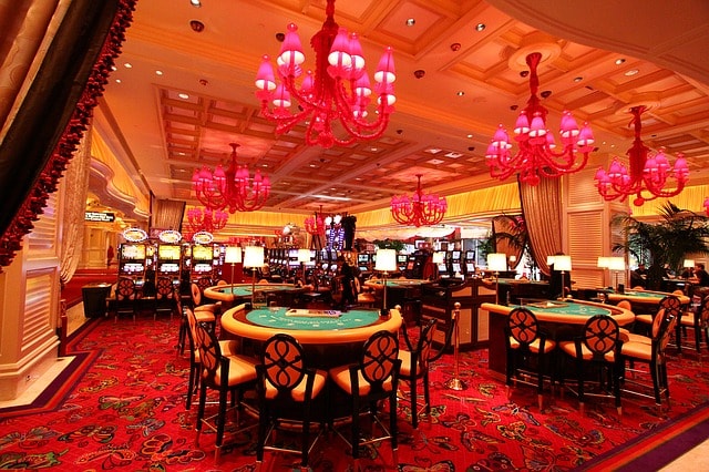Intérieur d'une salle de jeux de casinos à Las Vegas.
