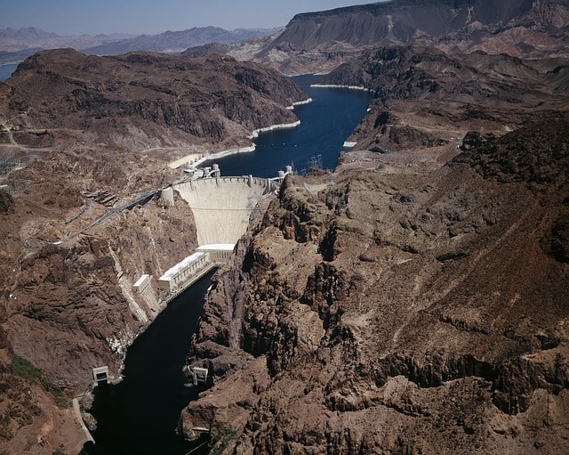 Le barrage Hoover, une construction titanesque qui a donné naissance au lac Mead près de Las Vegas.