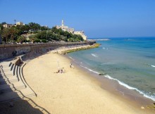 Magnifique plage de sable fin et mer calme à Tel-Aviv.