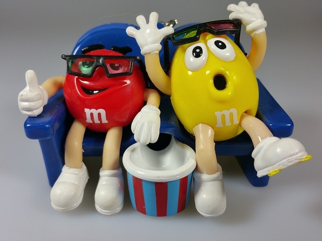 Personnages célèbres M&M's rouge et jaune.