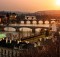 La ville de Prague traversée par la rivière Vltava et ses ponts.