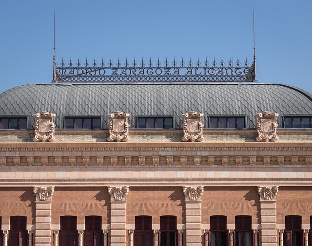 Façade du bâtiment de la gare d'Atocha.