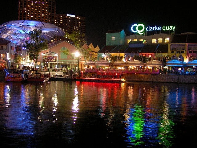 Le quartier de Clark Quay au bord de l'eau et ses terrasses.