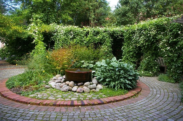 Beau jardin verdoyant à Venise.