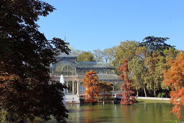 Le Palais de cristal dans le parc du Retiro à Madrid.