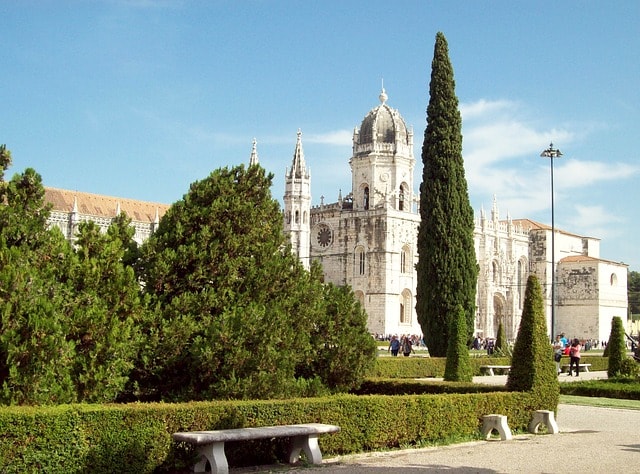 Cathédrale de Lisbonne et son jardin.