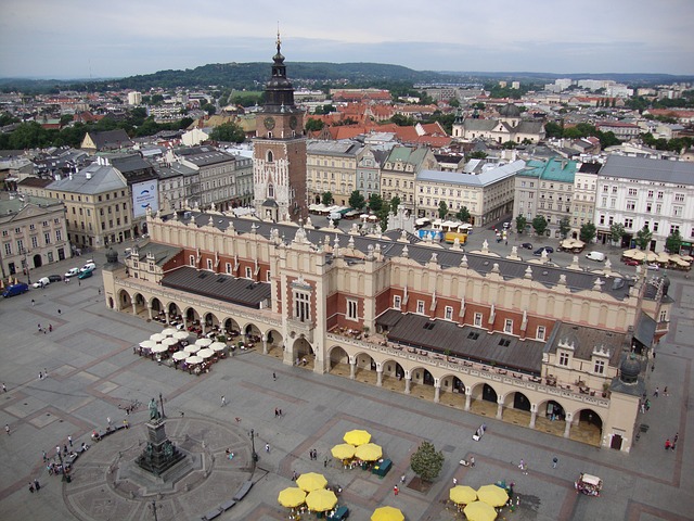 Célèbre place du marché au coeur de Cracovie en Pologne.