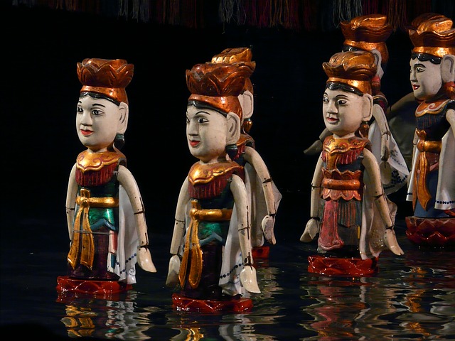 Un spectacle de marionnettes sur l'eau à Hanoï.