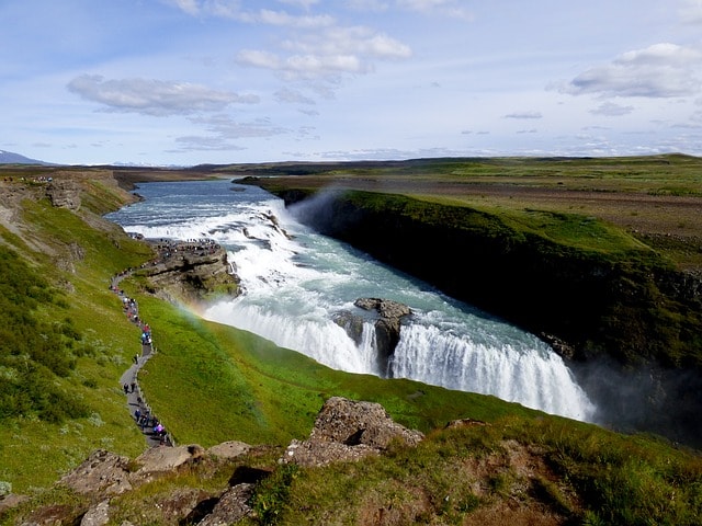 Les chutes de Gullfoss en Islande, avec un petit arc-en-ciel