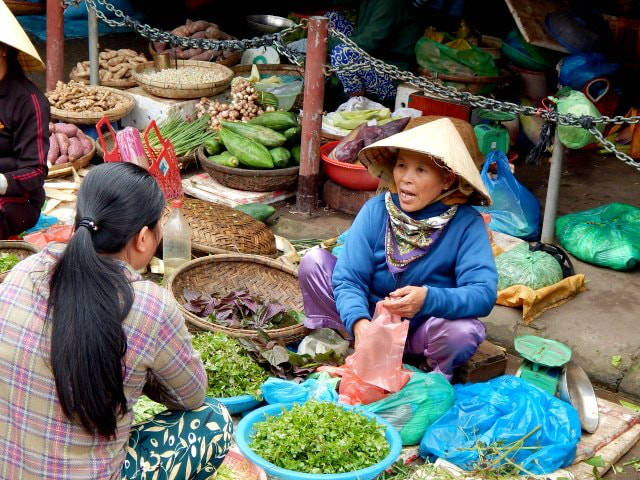 Le marché de Hoi An, ses gens, ses cris et sa nourriture en profusion