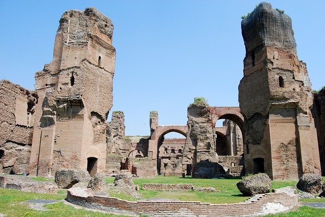Les ruines des thermes de Carcalla à Rome.