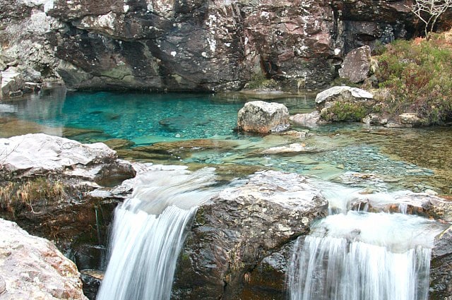 Les eaux turquoise des Fairy Pools sur l'île de Skye