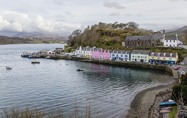 Les maisons colorées du port de Portree, île de Skye