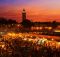 Un couché de soleil orangé sur la ville de Marrakech.