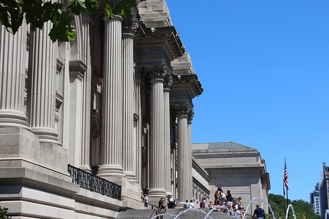 Sur les marches du Metropolitan Museum, New York