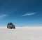 Road trip en Bolivie : Un 4x4 dans le désert de Salaar d'Uyuni en Bolivie