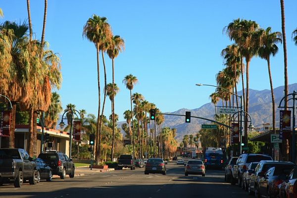 La ville de Palm Springs situé à 30 minutes de Coachella.