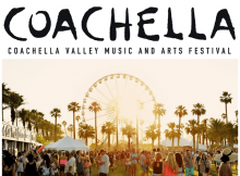 Logo du festival de Coachella accompagné d'une photo d'ambiance.